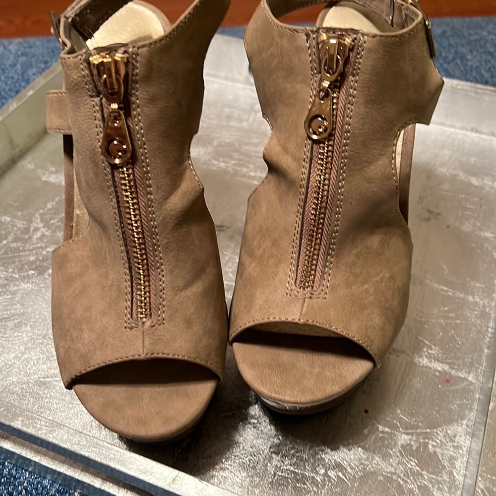 Guess Sandals, barely used, great condition, size 7